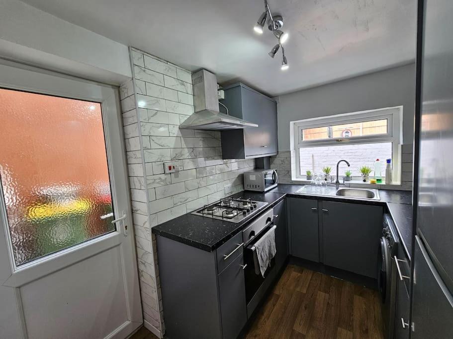 فيلا Convenient 3 Bed, Pr1 Near Uclan N Train Station بريستون المظهر الخارجي الصورة